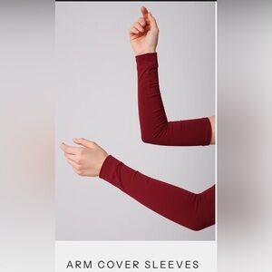Akoya Arm Sleeves Women’s Red New in Packaging